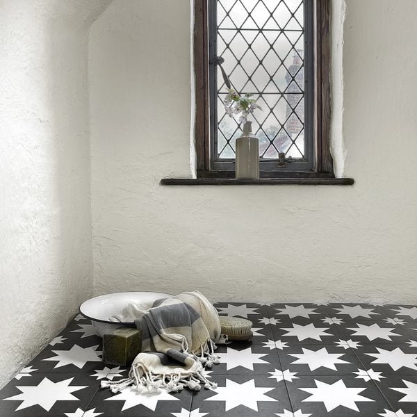 Bert & May Porcelain Pradena Black