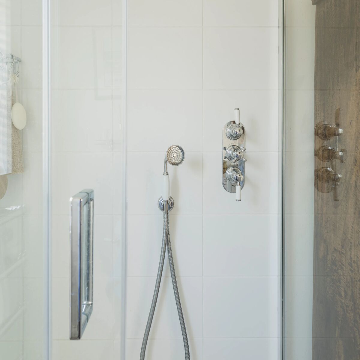Bilbao White Gloss 23 x 33 - Aztec Tiles