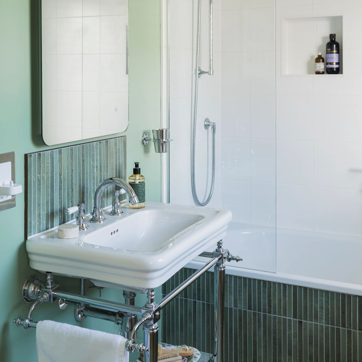 Bilbao White Matt 23 x 33 - Aztec Tiles