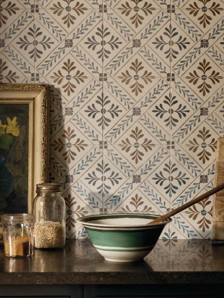 Nina Campbell Goa Indigo/Chocolate - Aztec Tiles